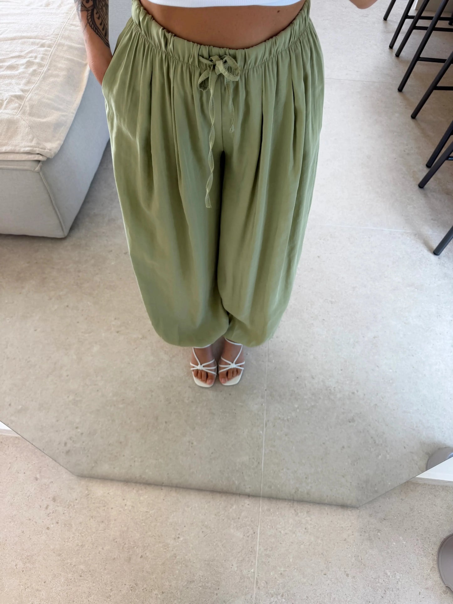 Lockere Hose – Salbei