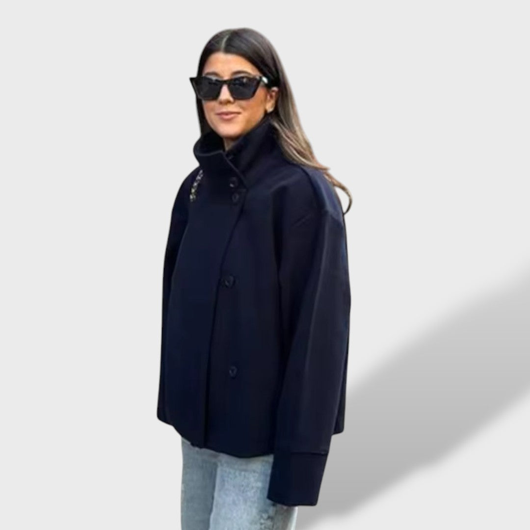 Elise | Cazadora corta de lujo, abrigo de invierno, primer plano | Moda Acosta