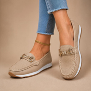 LUXE ÉLÉGANCE Loafers-calzado, mocasines de cuero, detalle de tela | Moda Acosta