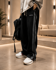 Maison Essence, pantalón de moda, vista lateral | Moda Acosta