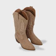 Sofía | Botas cowboy de mujer con bordado y tacón bajo, Tacones, estilo puesto | Moda Acosta
