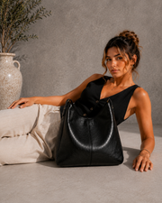Essential Soft Bag- collection Velnor, bolso de moda, detalle de tela | Moda Acosta