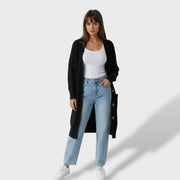 Clara Cárdigan de punto largo para mujer con botones y bolsillos, jersey de punto, vista frontal | Moda Acosta