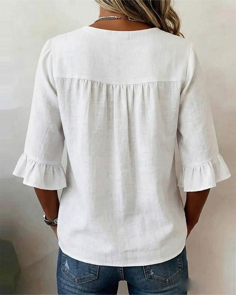 Blusa Sofía de algodón-lino lisa con botones de madera y volantes, blusa elegante, vista frontal | Moda Acosta