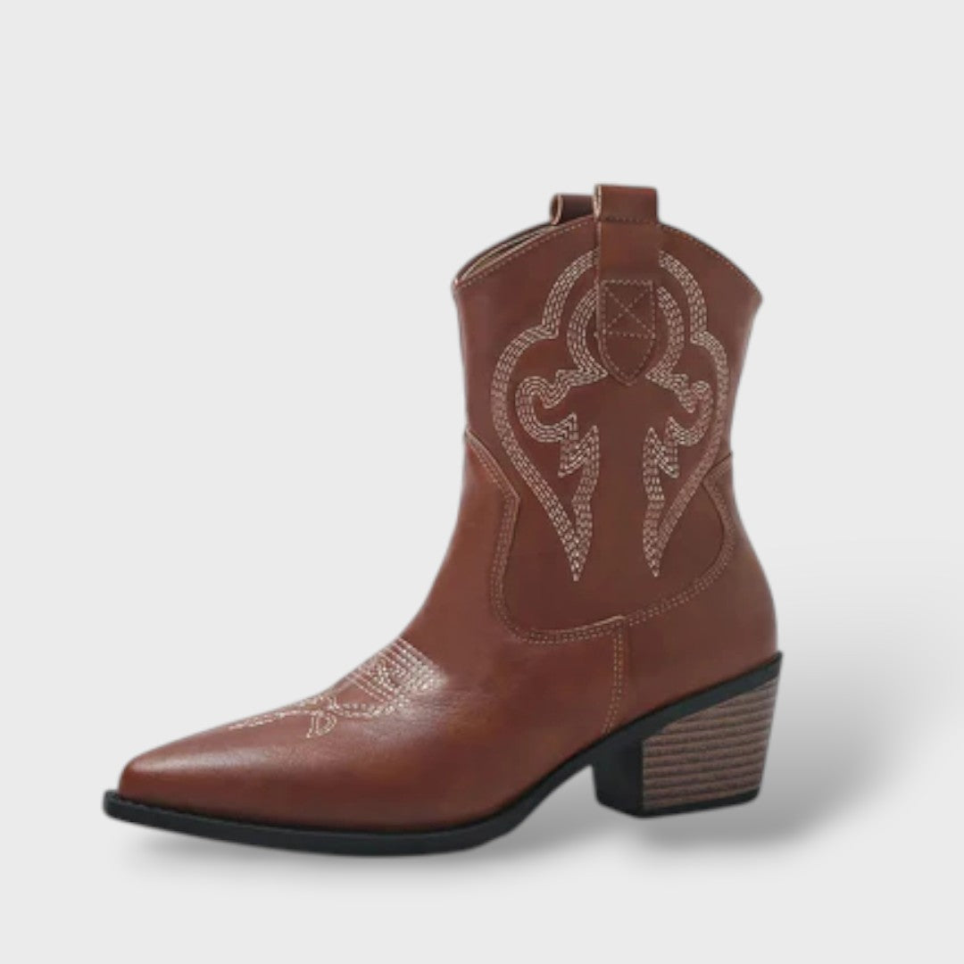 Botas retro bordadas con tacón ancho, Tacones, vista frontal | Moda Acosta
