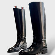Botas Largas de Charol con Tacón Bajo – Estilo Moderno y Cómodo, Tacones, vista lateral | Moda Acosta