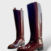 Botas Largas de Charol con Tacón Bajo – Estilo Moderno y Cómodo, Tacones, vista frontal | Moda Acosta