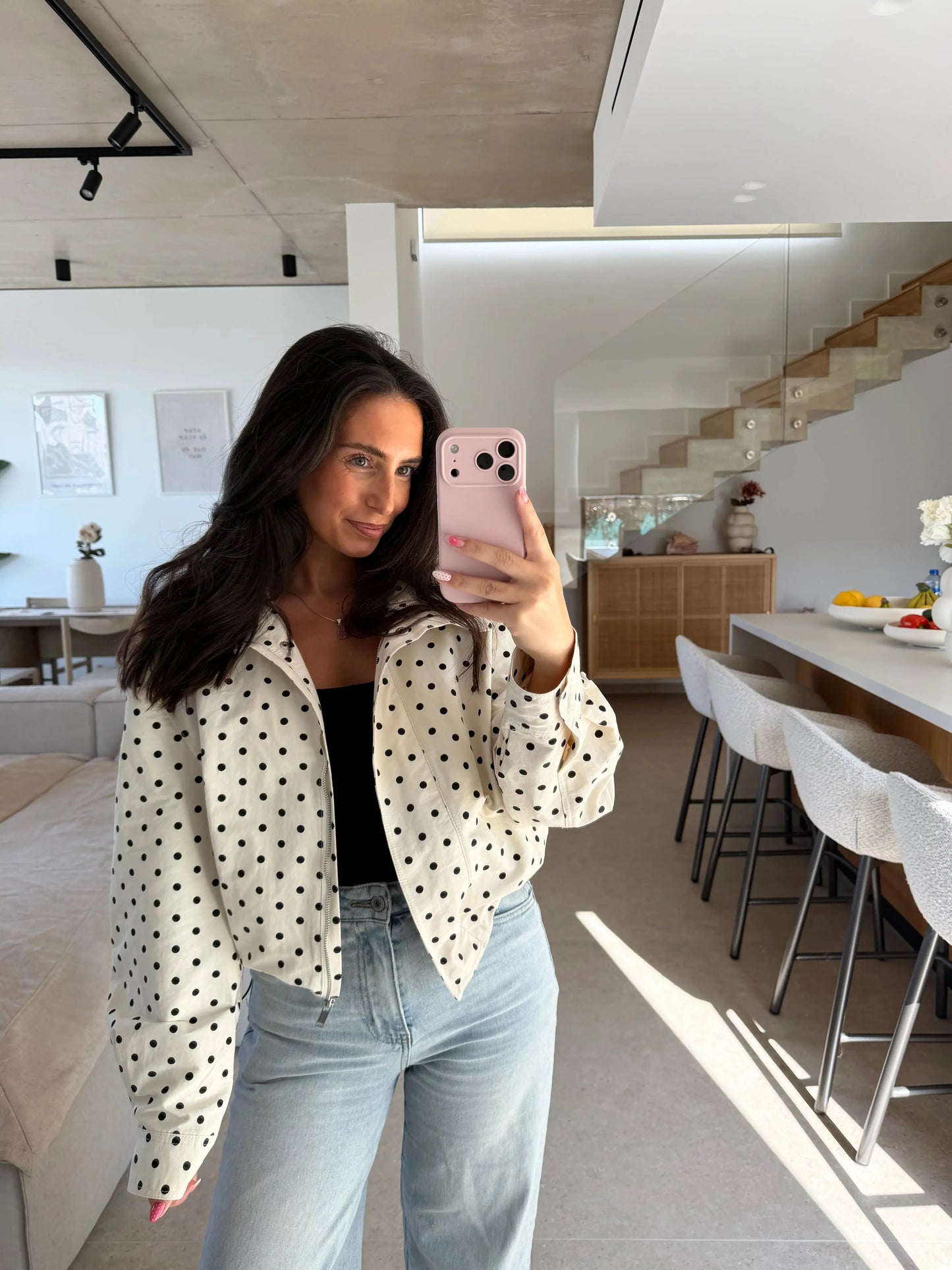 Cropped Jacke – Weiß mit schwarzen Punkten