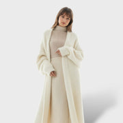 Abrigo Largo de Cachemira Luxe para Damas, abrigo de invierno, vista frontal | Moda Acosta