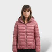 Chaqueta Acolchada Ligera de Plumas Mujer, abrigo de invierno, vista trasera | Moda Acosta