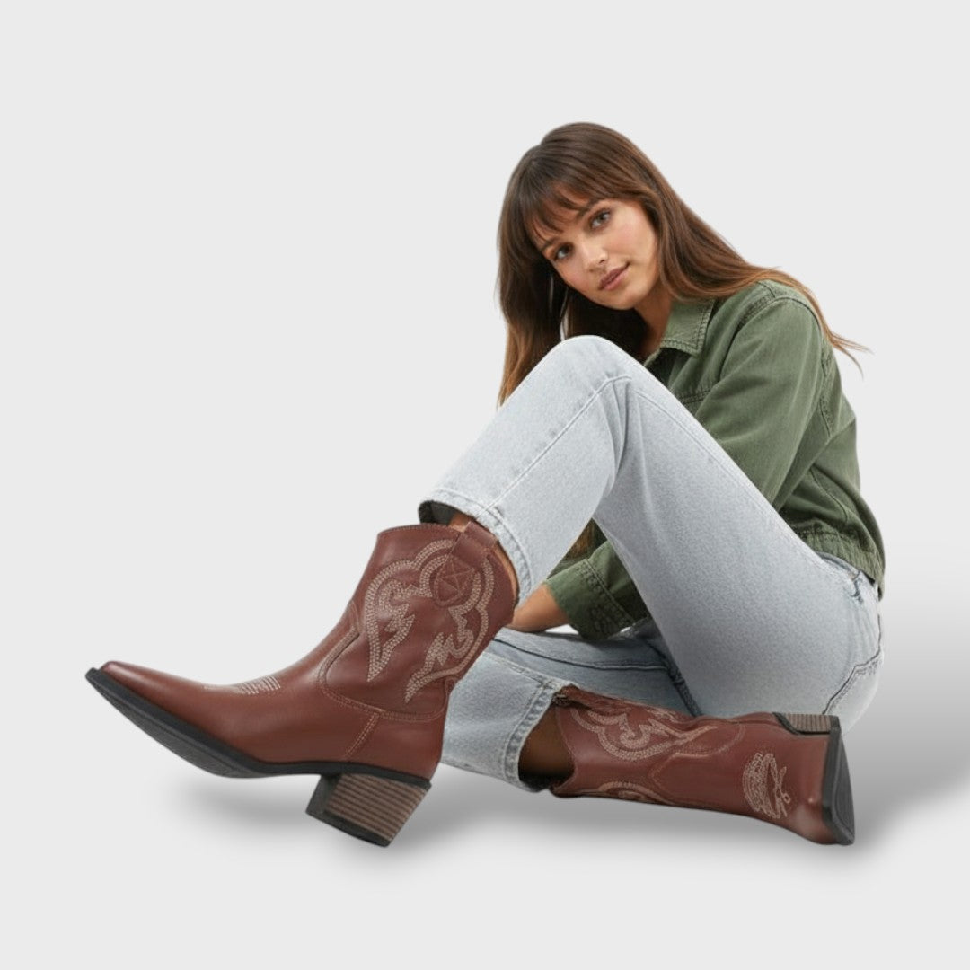 Botas retro bordadas con tacón ancho, Tacones, vista lateral | Moda Acosta