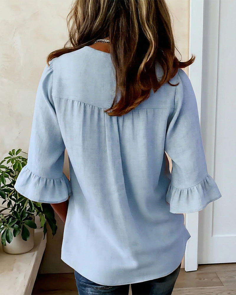 Blusa Sofía de algodón-lino lisa con botones de madera y volantes, blusa elegante, look completo | Moda Acosta