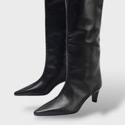 Botas Altas de Cuero Mujer Estilo Cowboy, botas de moda, vista trasera | Moda Acosta