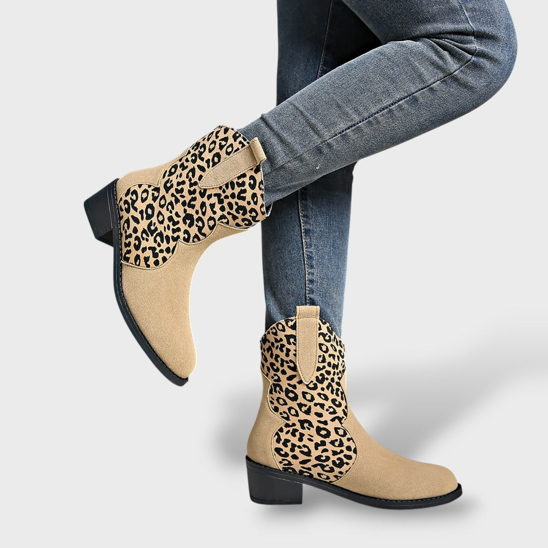 Botas Cowboy Mujer Leopardo Punta Fina Ante, botas de moda, vista trasera | Moda Acosta