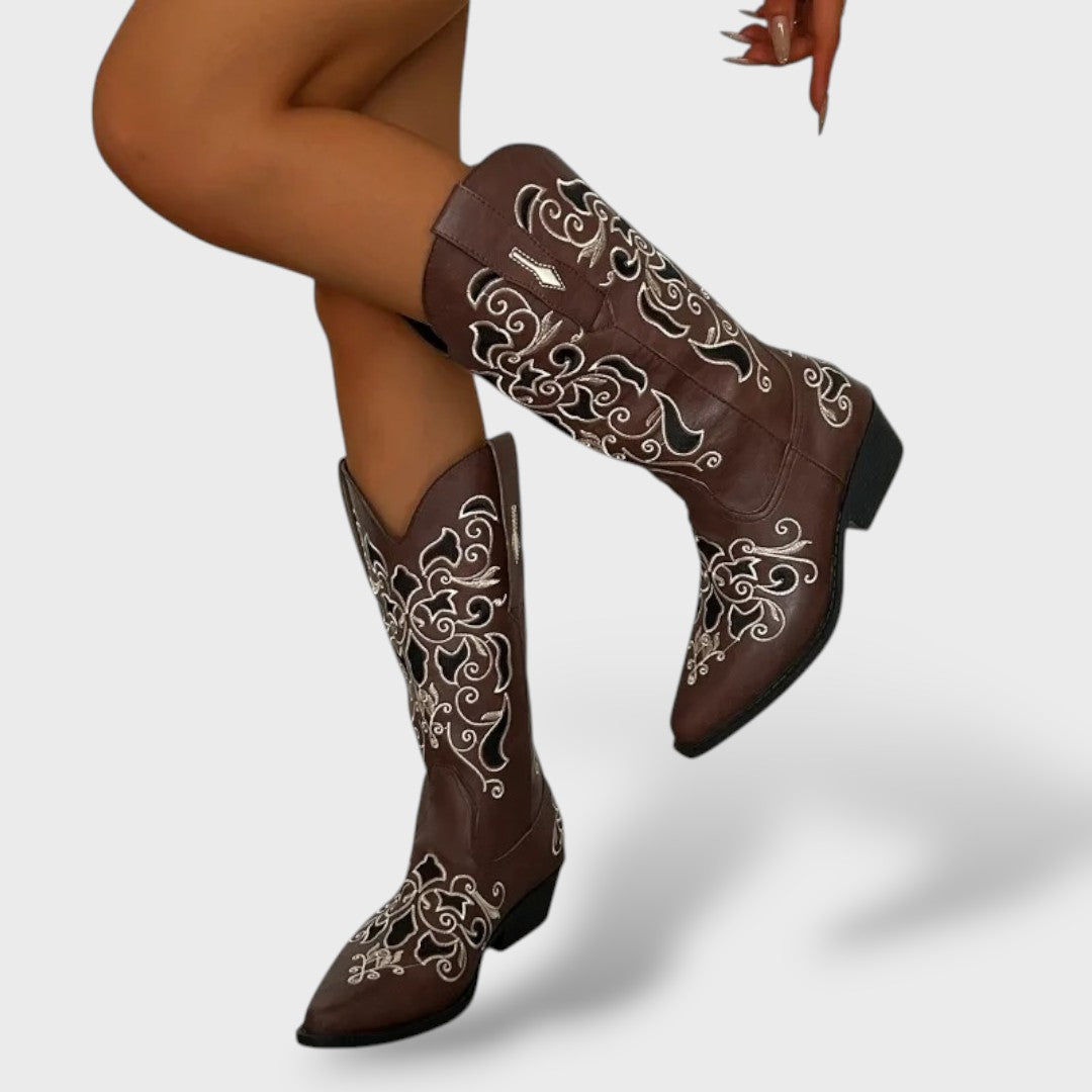 Botas Cowboy Mujer Bordadas Punta Fina, botas de moda, vista trasera | Moda Acosta
