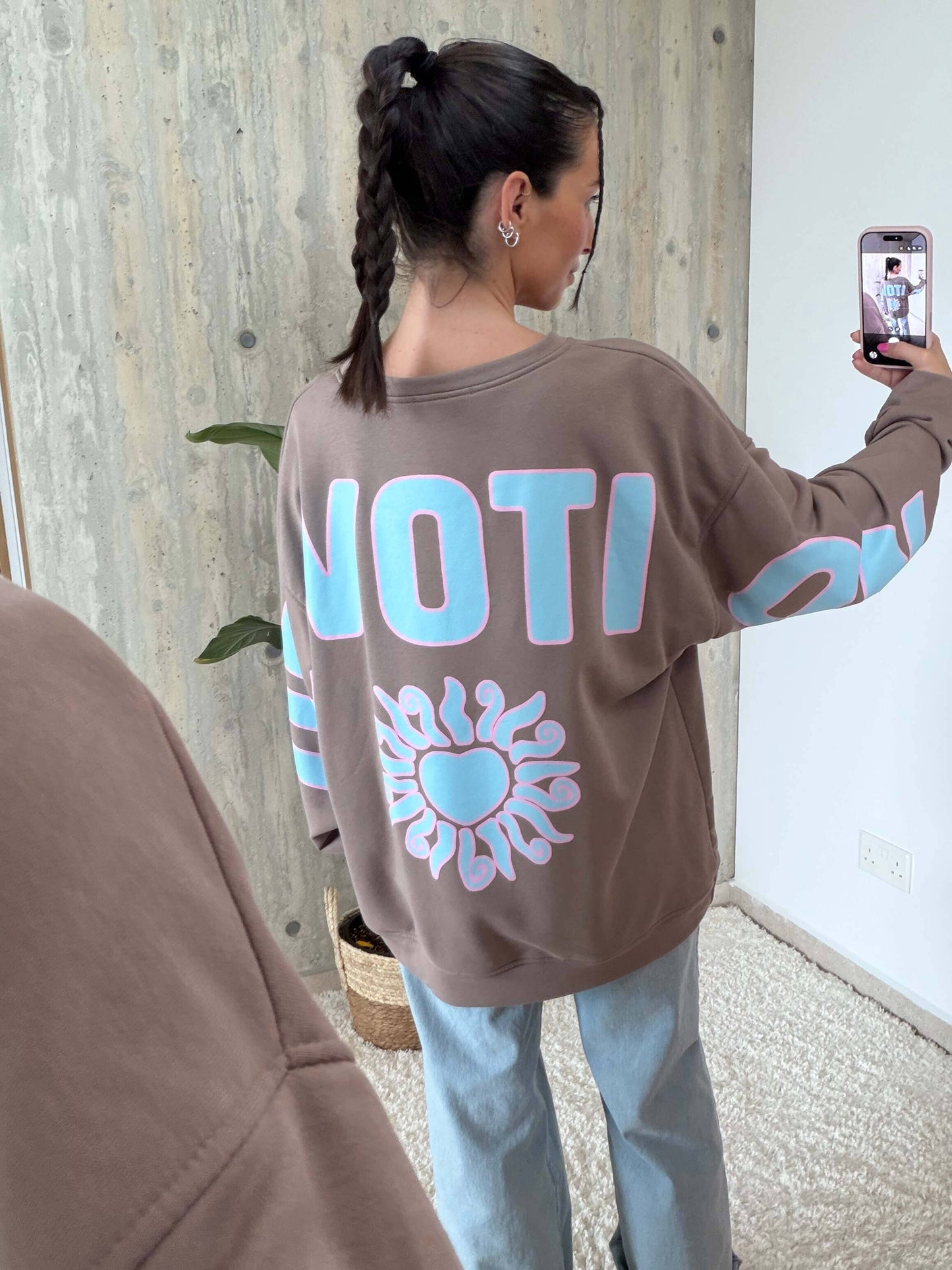 Oversized Sweatshirt „Devotion“ – Taupe