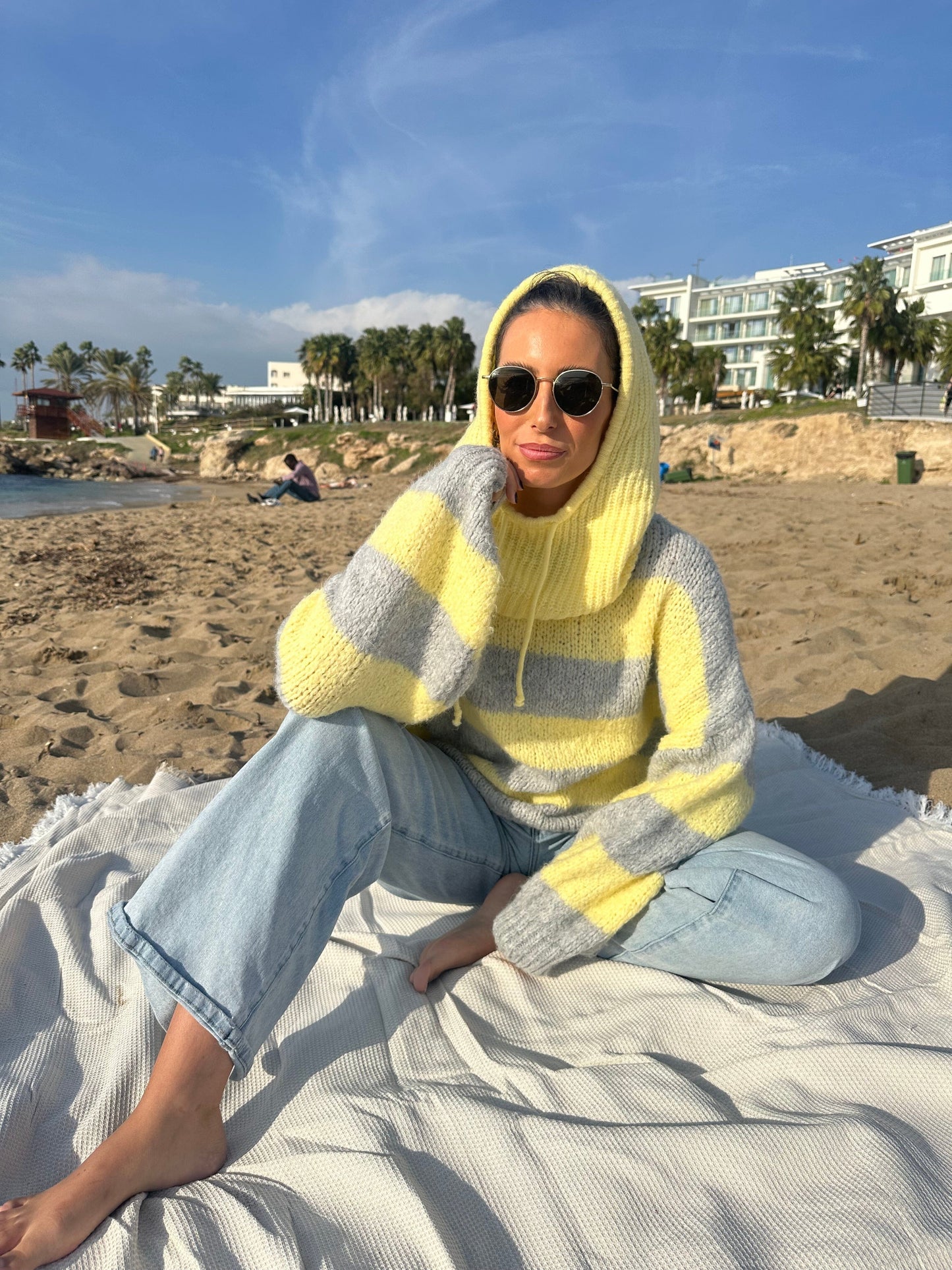 Strickpullover mit Kapuze Gelb/ Grau